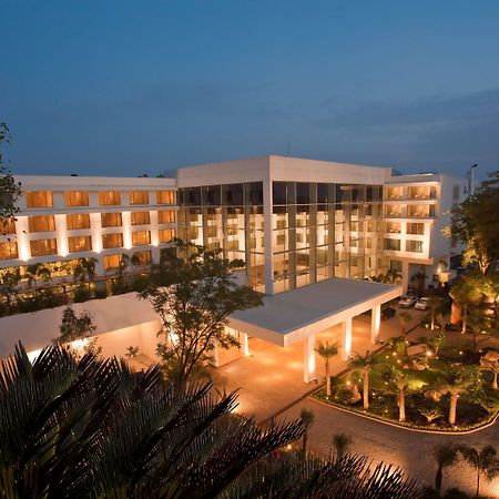 Radisson Blu Plaza Hotel Hyderabad Banjara Hills Exterior foto The Royal