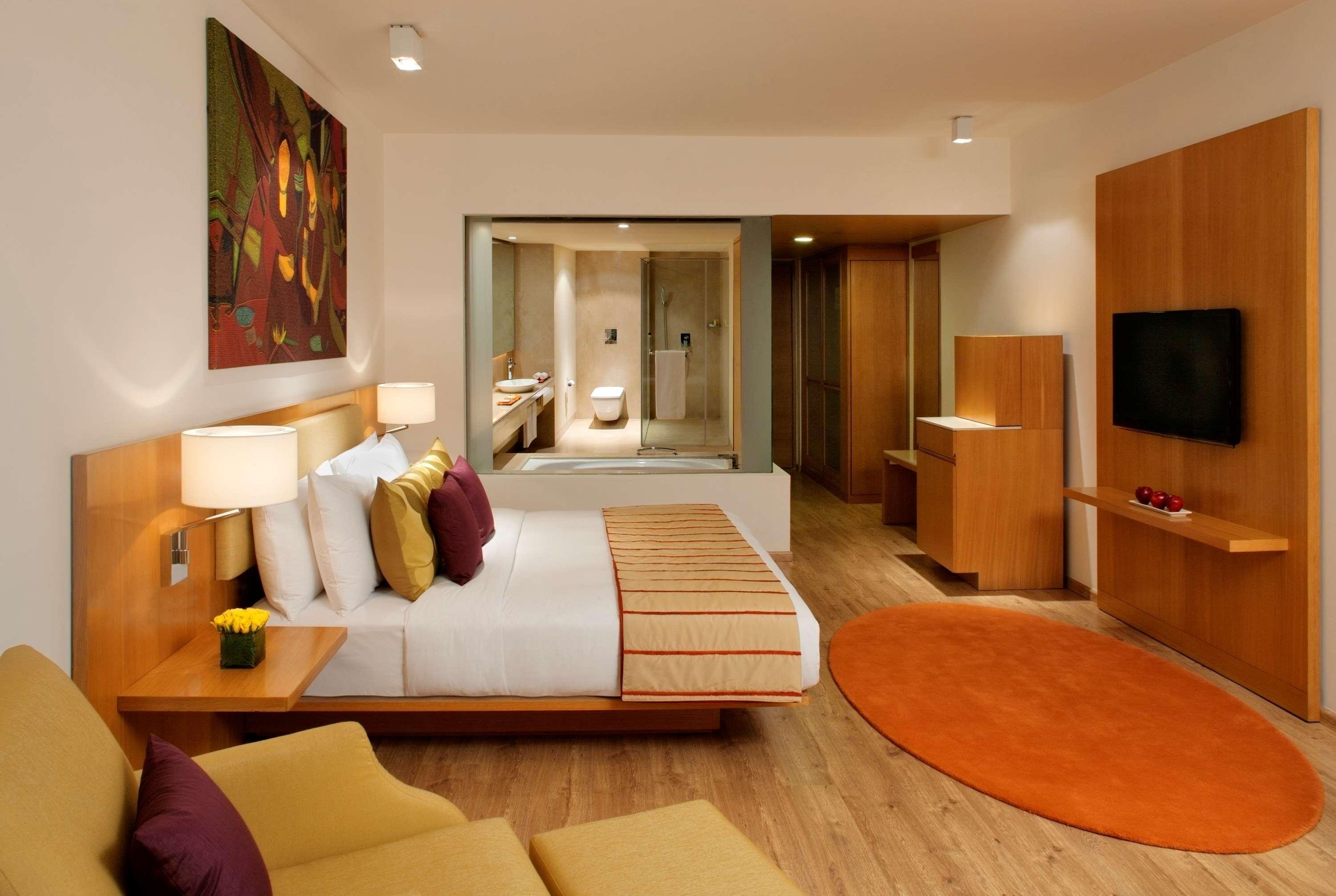 Radisson Blu Plaza Hotel Hyderabad Banjara Hills Habitación foto A room at the Park Hotel, New Delhi
