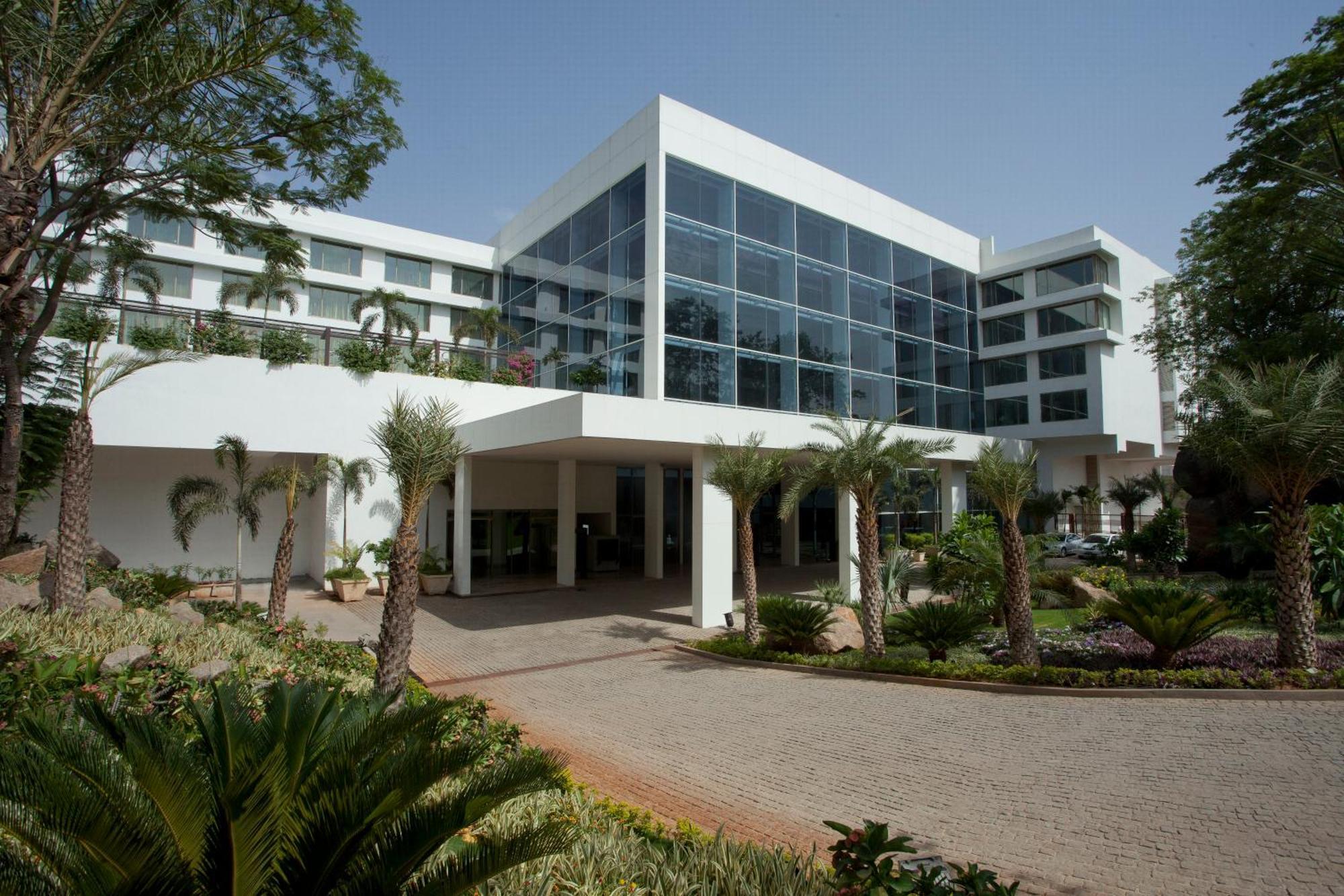 Radisson Blu Plaza Hotel Hyderabad Banjara Hills Exterior foto The Taj Bengal
